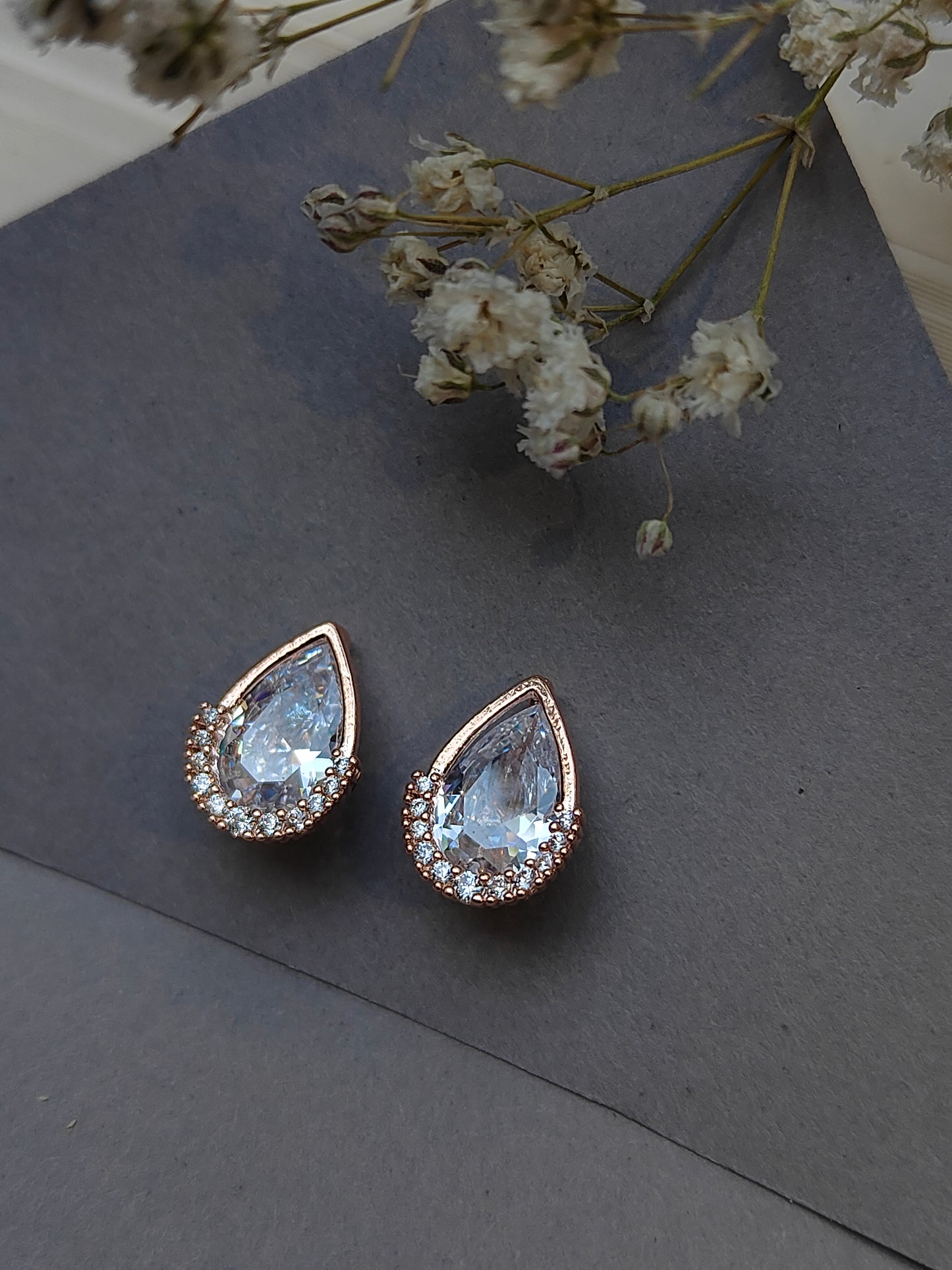 Water drop stone earrings