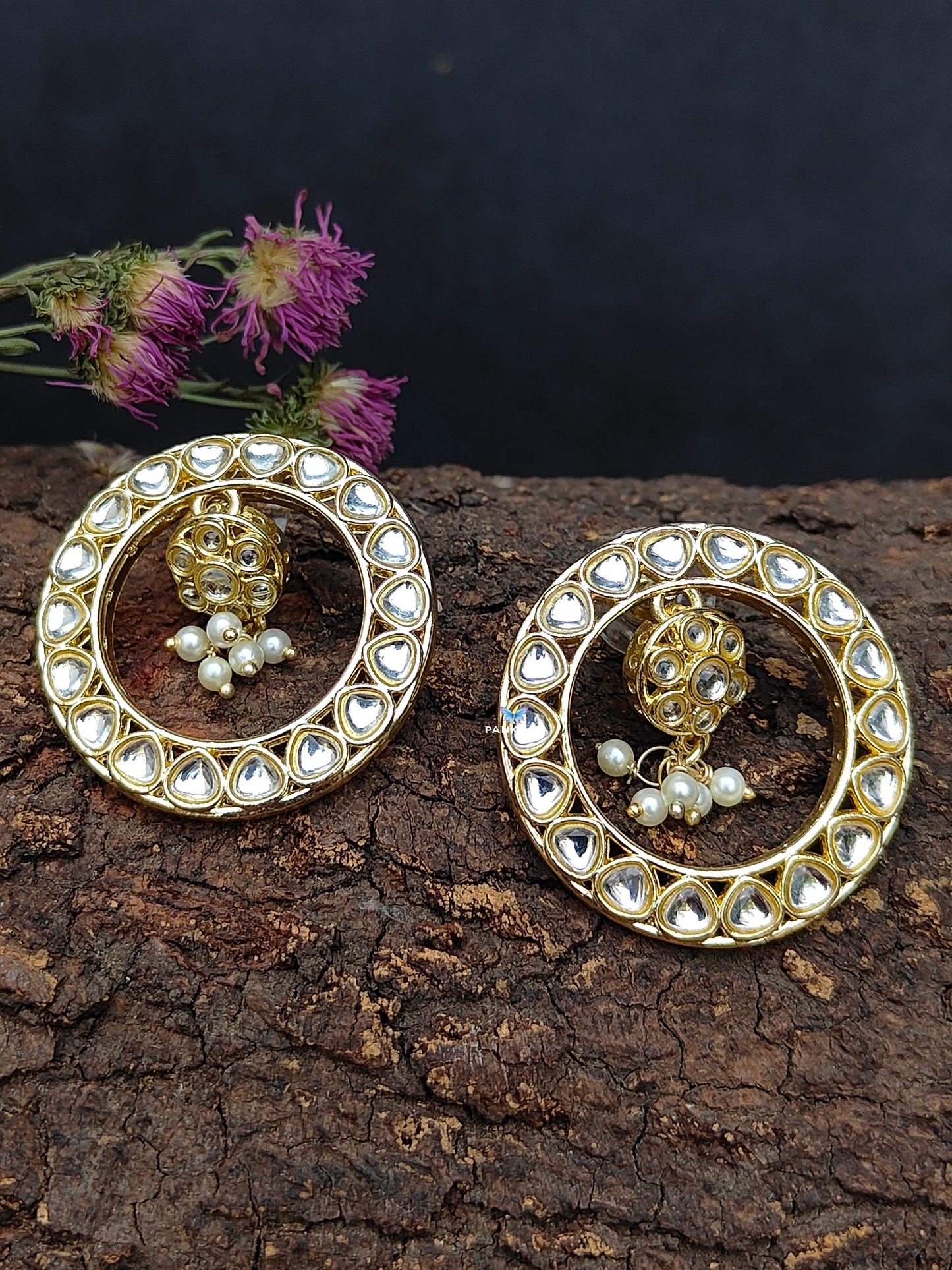 Beautiful kundan round studs