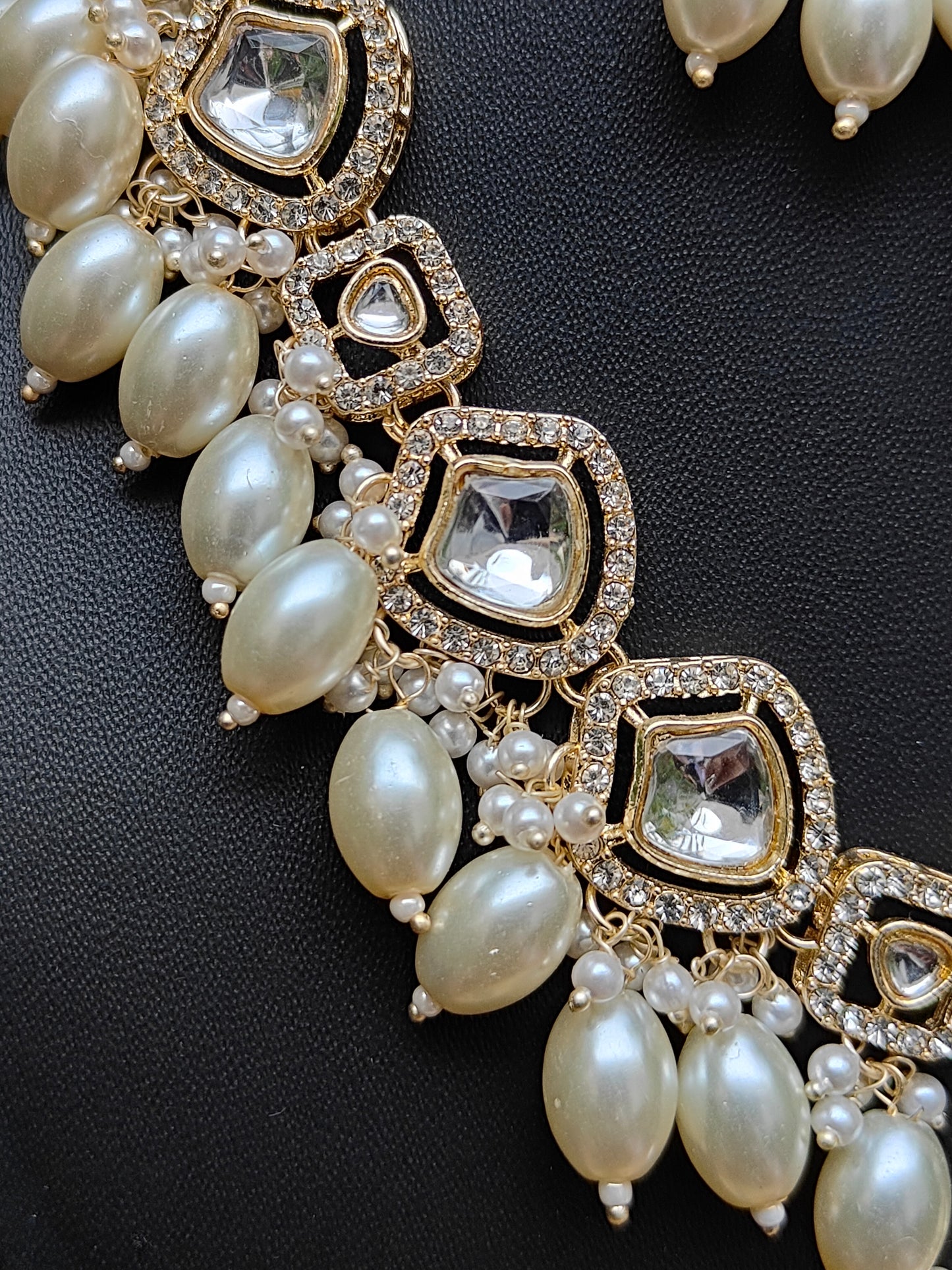 Beautiful kundan and pearl necklace