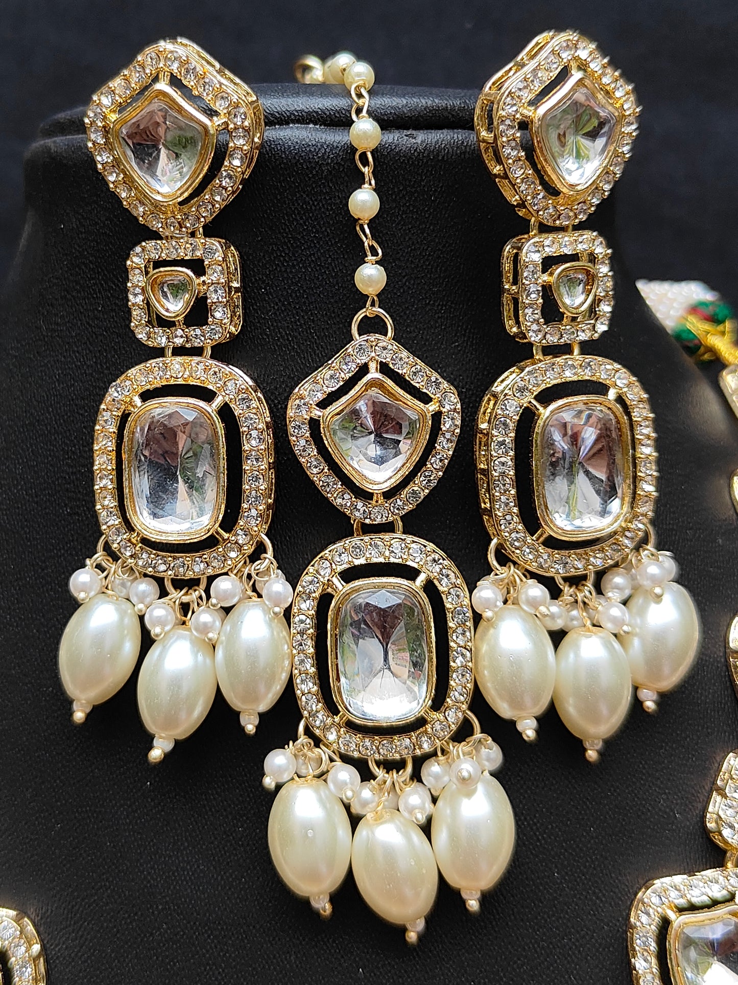 Beautiful kundan and pearl necklace