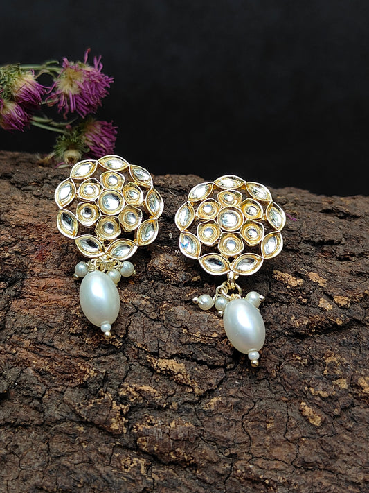 Beautiful kundan round studs