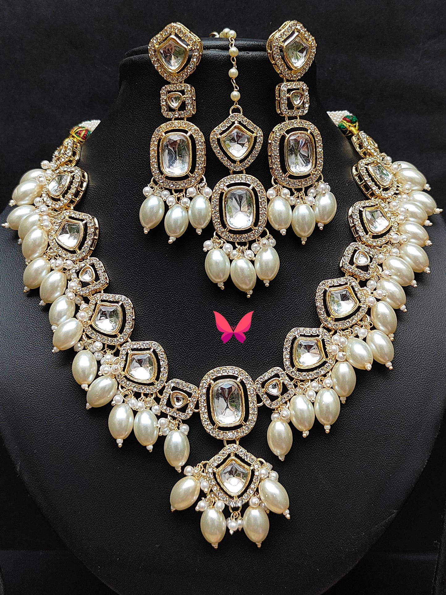 Beautiful kundan and pearl necklace